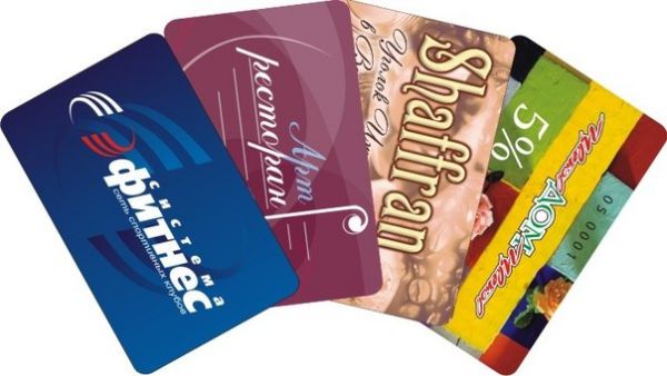 ламинированные карточки. матовая пластиковая карта. ламинированные карты. печать на пластиковых картах. визитки и дисконтные карты.