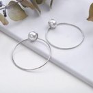 Серьги с жемчугом Кольца с бусиной цвет белый в серебре d 6 см