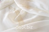 Прозрачная вуаль молочного цвета с вышитым рисунком в виде спирали золотистого цвета. Высота полотна 280 см. АРТИКУЛ S179.