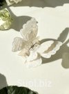 Заколка крабик бабочка Quattro Fly белого цвета SkyGlaze